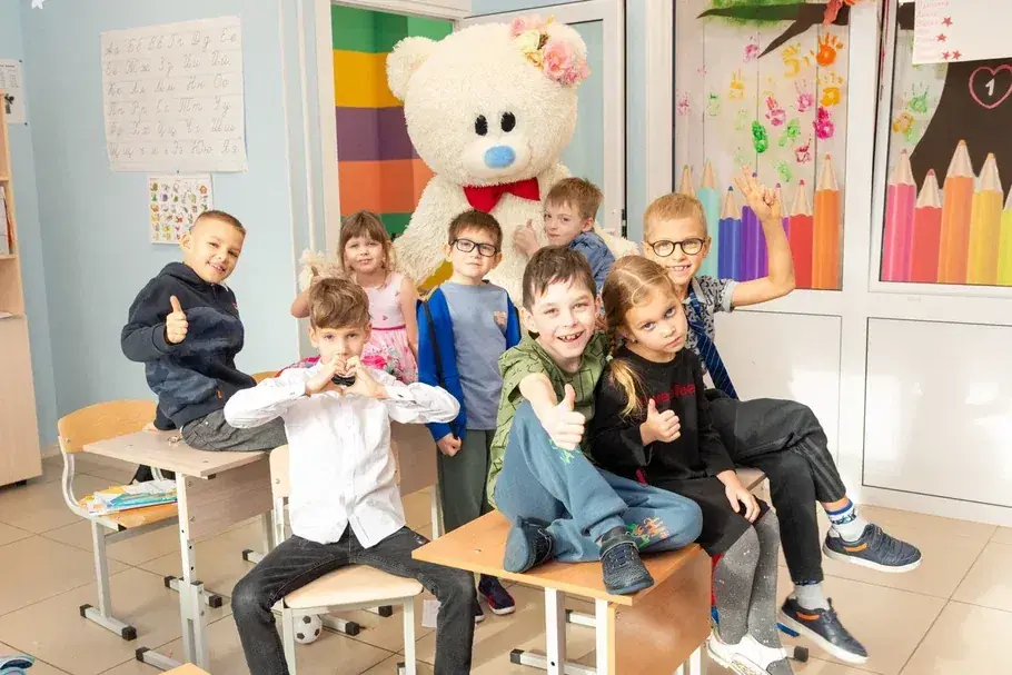 Дети на творческом занятии в СМАРТ-школе